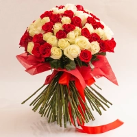 Buchet 101 trandafiri rosii si albi 2